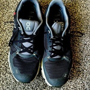 On Cloud sneakers size 9.5 black and grey